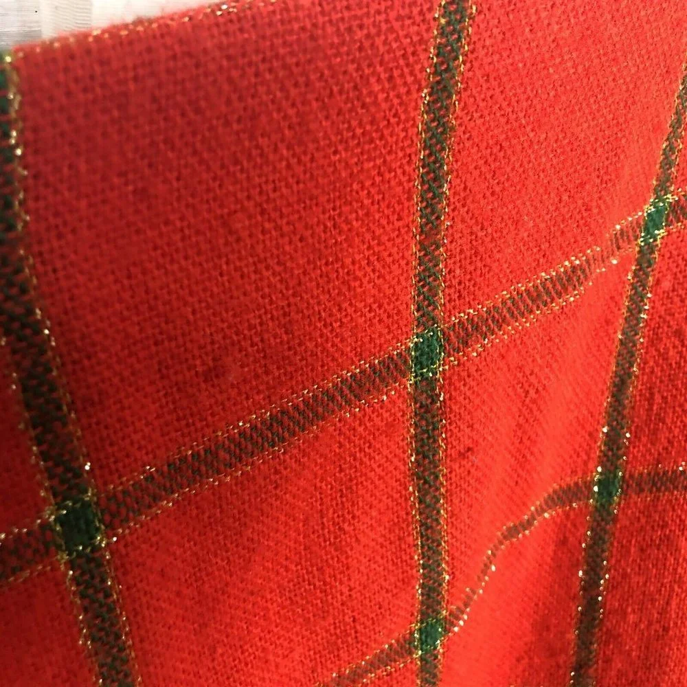 CHRISTMAS HOLIDAY TABLECLOTH LEACOCK RED GREEN PLAID GILT OVAL